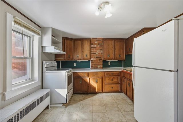 9525 S CONGRESS ST, New Market, VA 22844