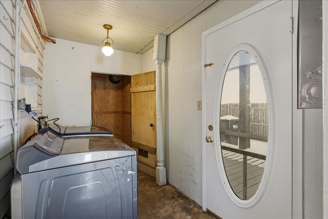 9525 S CONGRESS ST, New Market, VA 22844