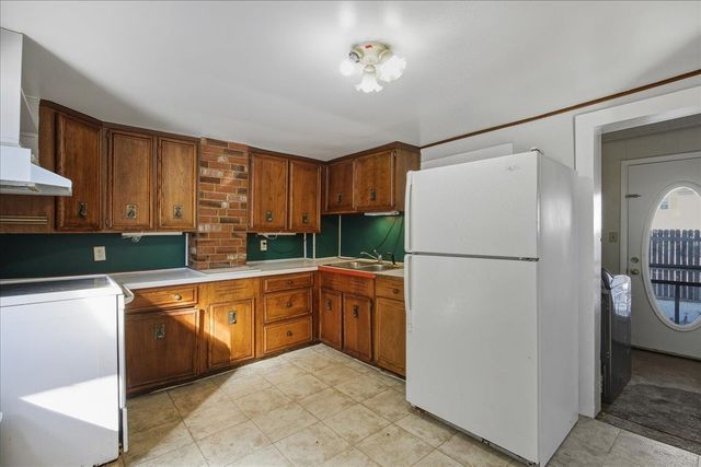 9525 S CONGRESS ST, New Market, VA 22844