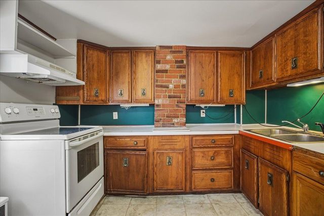 9525 S CONGRESS ST, New Market, VA 22844