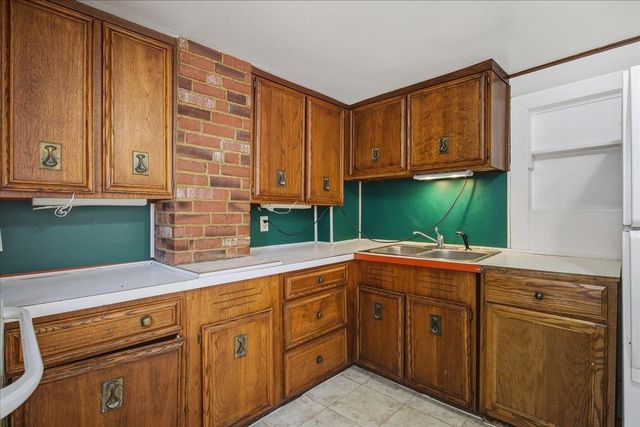 9525 S CONGRESS ST, New Market, VA 22844