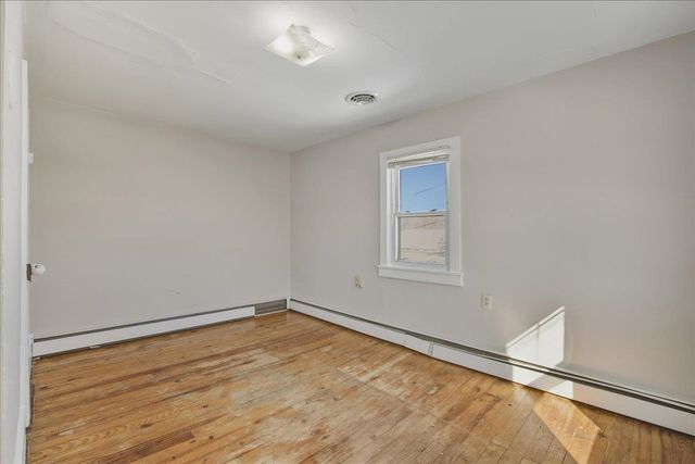 9525 S CONGRESS ST, New Market, VA 22844