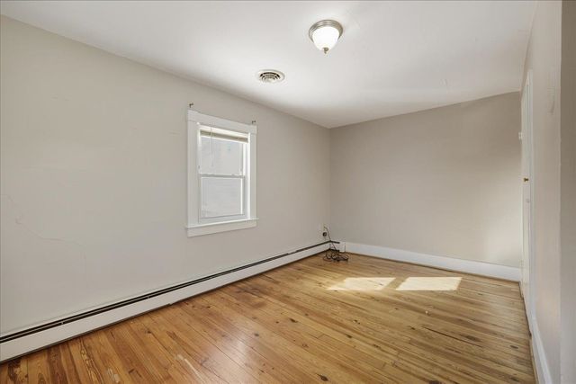 9525 S CONGRESS ST, New Market, VA 22844