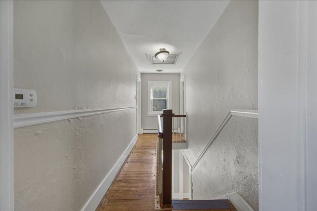 9525 S CONGRESS ST, New Market, VA 22844