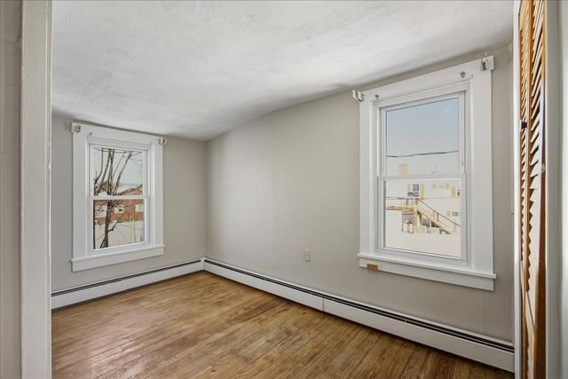 9525 S CONGRESS ST, New Market, VA 22844