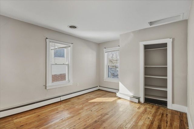 9525 S CONGRESS ST, New Market, VA 22844