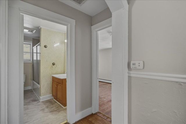 9525 S CONGRESS ST, New Market, VA 22844