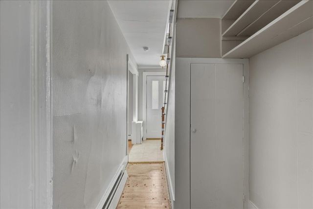 9525 S CONGRESS ST, New Market, VA 22844