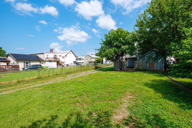 9525 S CONGRESS ST, New Market, VA 22844