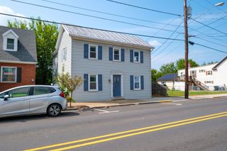 9525 S CONGRESS ST, New Market, VA 22844