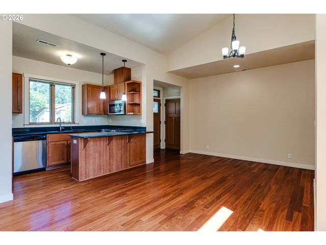 1485 PERDUE Loop, Eugene, OR 97401