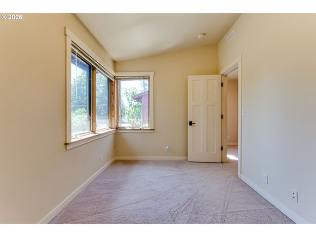 1485 PERDUE Loop, Eugene, OR 97401