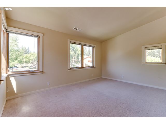 1485 PERDUE Loop, Eugene, OR 97401