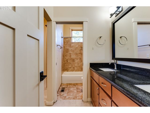 1485 PERDUE Loop, Eugene, OR 97401