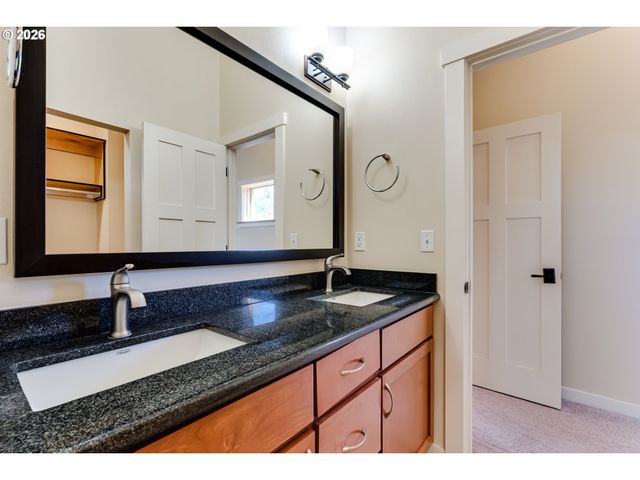 1485 PERDUE Loop, Eugene, OR 97401