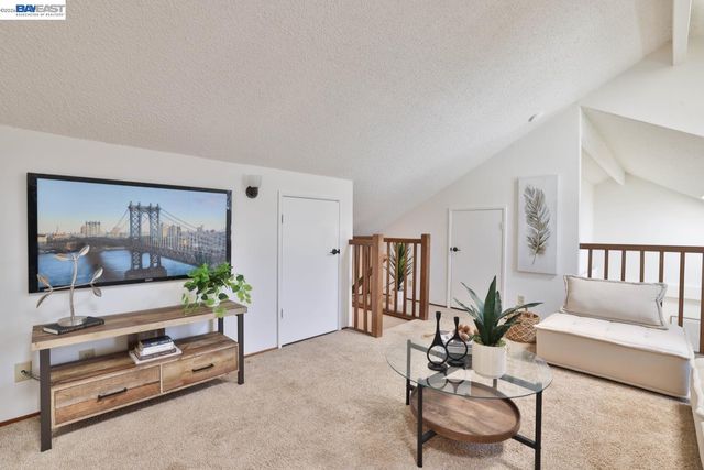 1327 Star Bush Ln, San Jose, CA 95118