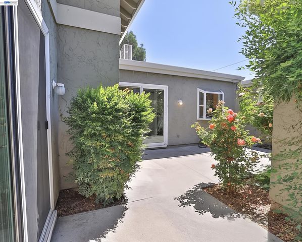 1327 Star Bush Ln, San Jose, CA 95118