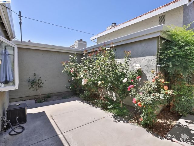 1327 Star Bush Ln, San Jose, CA 95118