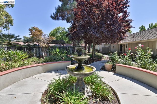 1327 Star Bush Ln, San Jose, CA 95118