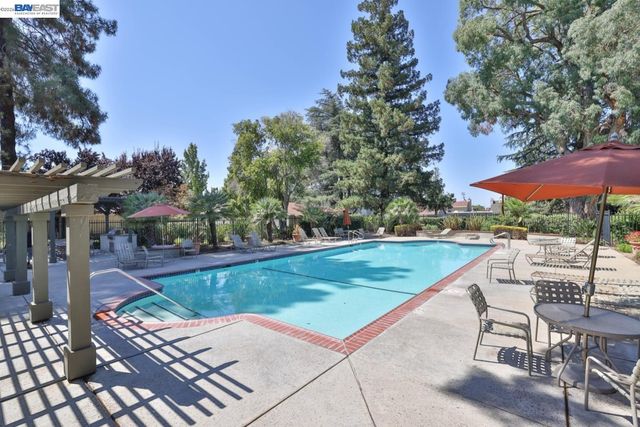 1327 Star Bush Ln, San Jose, CA 95118
