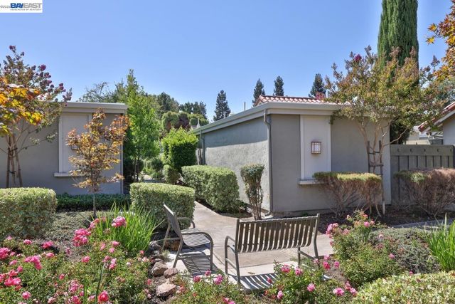 1327 Star Bush Ln, San Jose, CA 95118