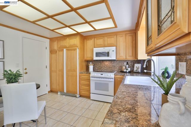 1327 Star Bush Ln, San Jose, CA 95118