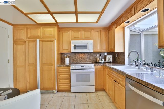 1327 Star Bush Ln, San Jose, CA 95118
