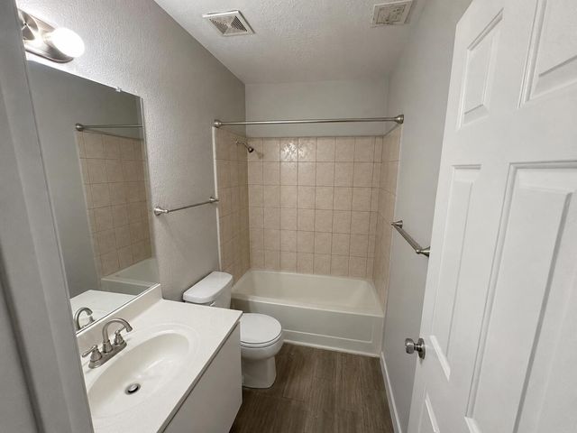 2217 W High Desert Circle NE, Rio Rancho, NM 87144