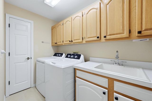 4734 E TRAILS DRIVE, Sarasota, FL 34232