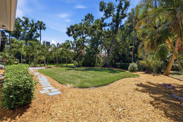 4734 E TRAILS DRIVE, Sarasota, FL 34232