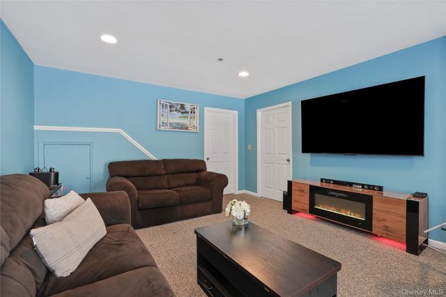 6 Berrybush Lane 6, Hastings-on-hudson, NY 10706