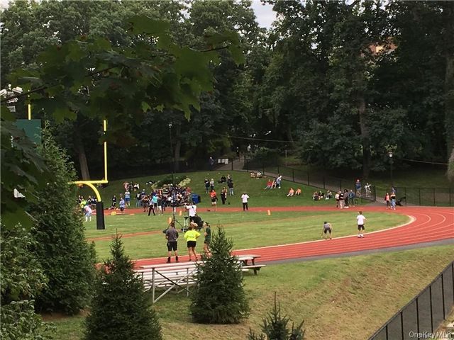 6 Berrybush Lane 6, Hastings-on-hudson, NY 10706