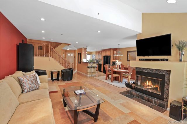 6 Berrybush Lane 6, Hastings-on-hudson, NY 10706