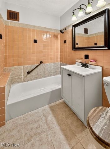 13800 Fairhill Road 512, Shaker Heights, OH 44120