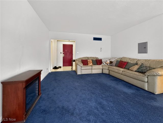 13800 Fairhill Road 512, Shaker Heights, OH 44120