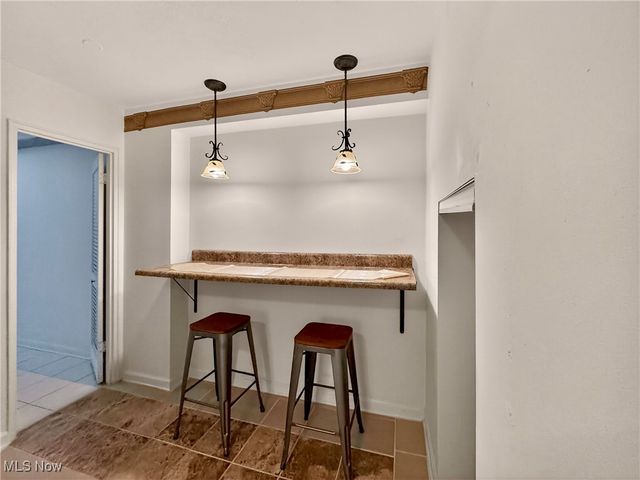 13800 Fairhill Road 512, Shaker Heights, OH 44120