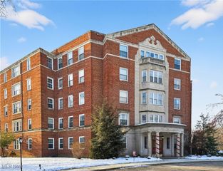 13800 Fairhill Road 512, Shaker Heights, OH 44120