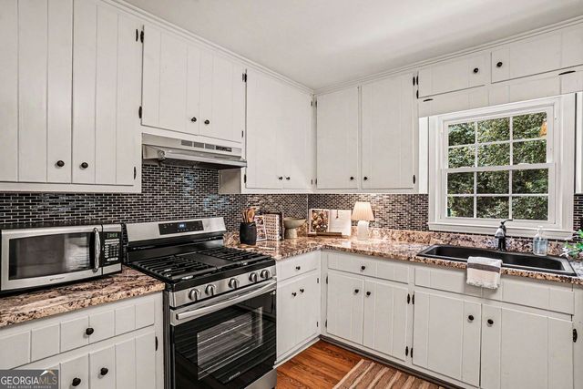 404 Hill Crest Court, Woodstock, GA 30188