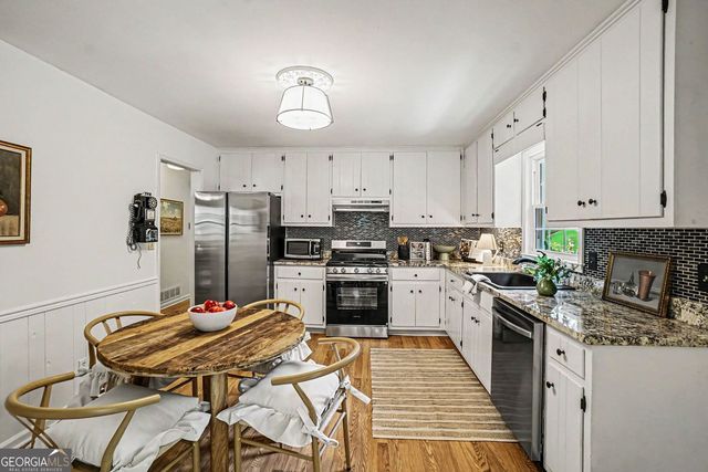 404 Hill Crest Court, Woodstock, GA 30188