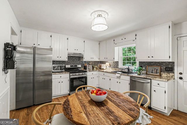 404 Hill Crest Court, Woodstock, GA 30188
