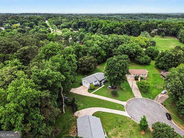 404 Hill Crest Court, Woodstock, GA 30188