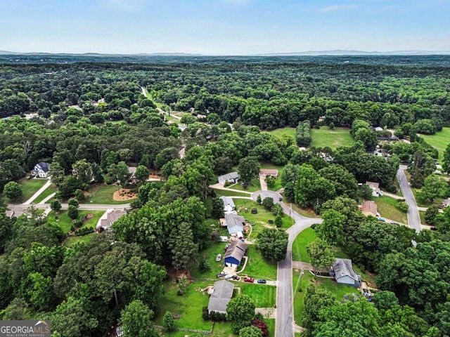 404 Hill Crest Court, Woodstock, GA 30188