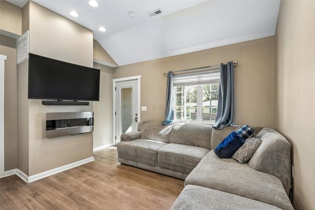 6100 SE 4th Street, Des Moines, IA 50315