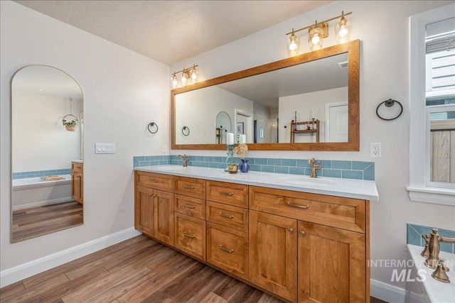 3862 E Collingwood St, Meridian, ID 83642