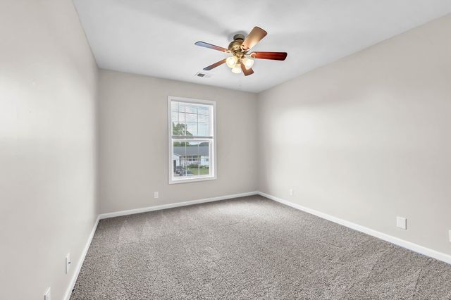 800 Shetland Dr, Oak Grove, KY 42262