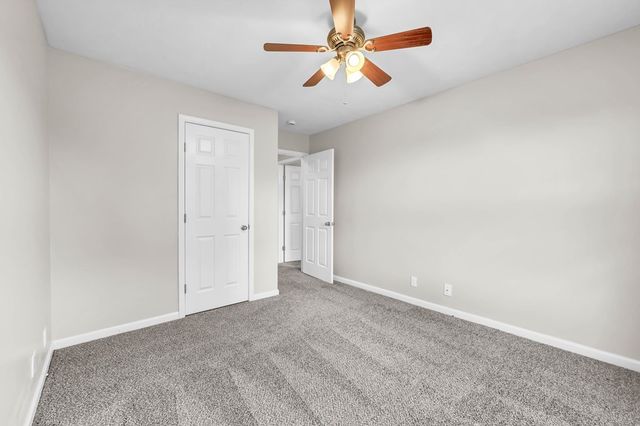 800 Shetland Dr, Oak Grove, KY 42262