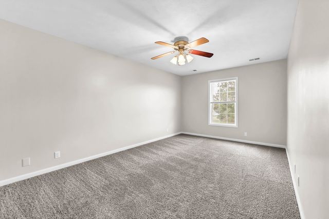 800 Shetland Dr, Oak Grove, KY 42262