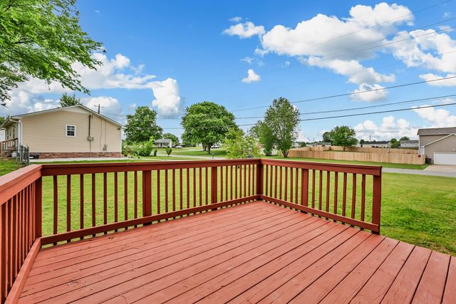 800 Shetland Dr, Oak Grove, KY 42262