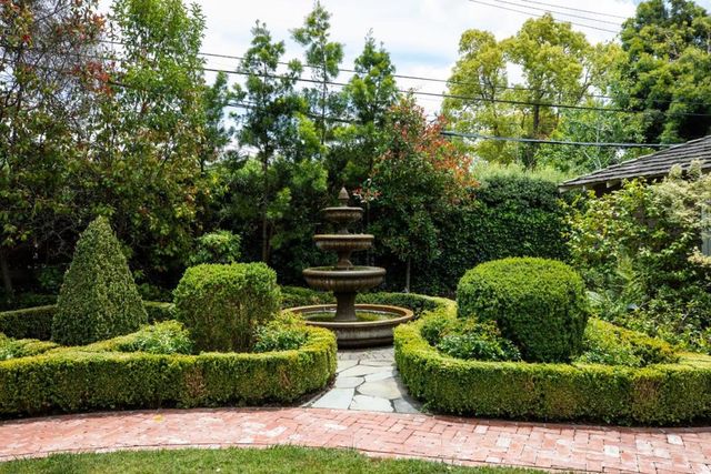 1445 Valparaiso Avenue, Menlo Park, CA 94025