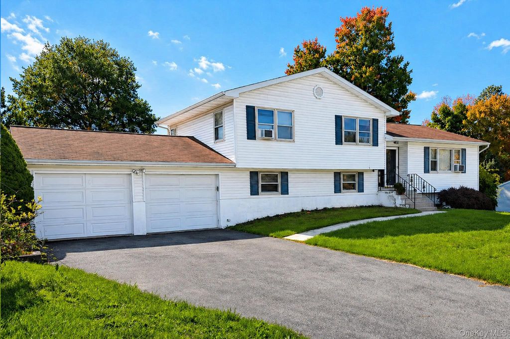 61 Decker Drive, Washingtonville, NY 10992